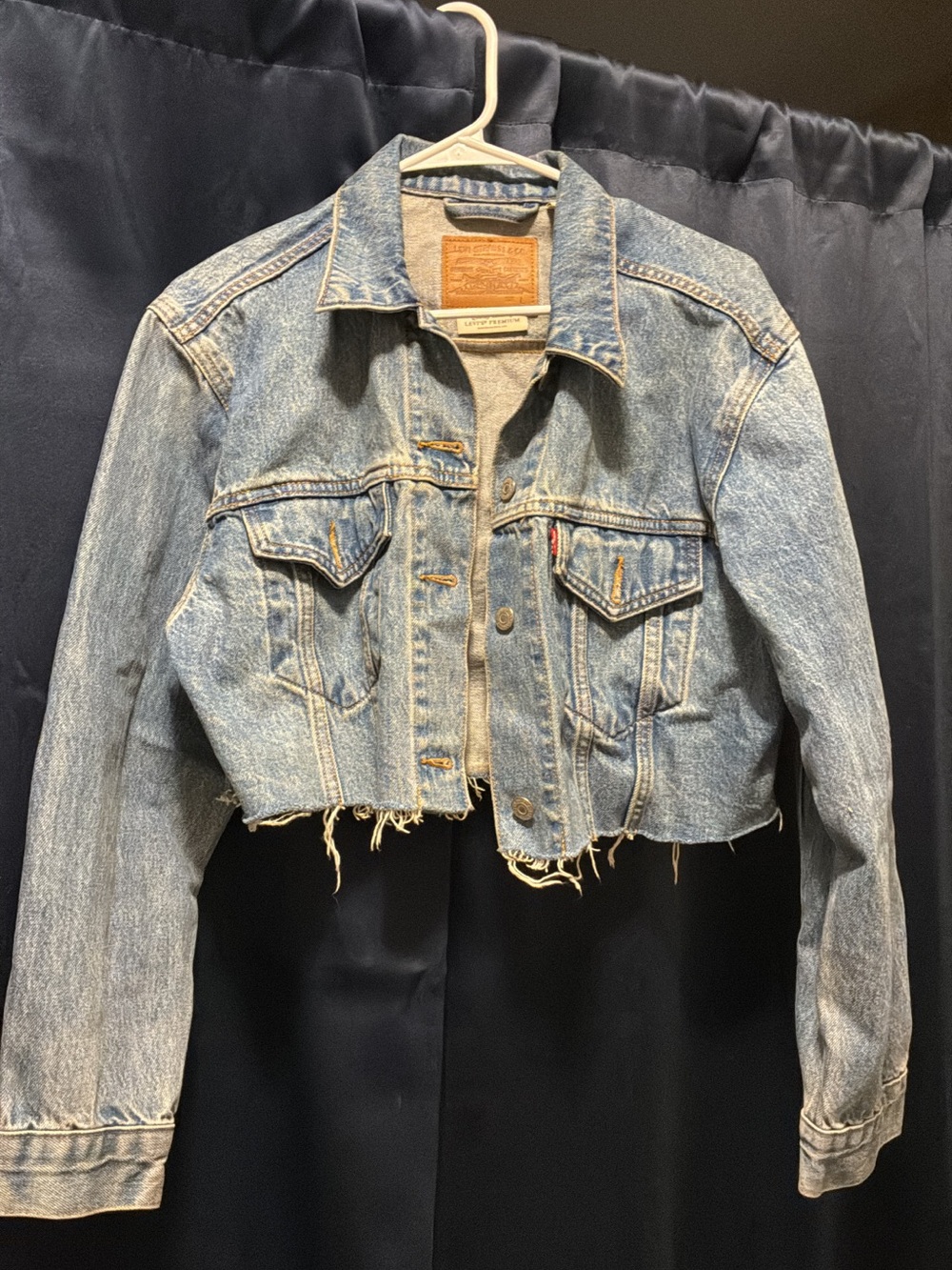 Levi's Cropped Distressed Denim Jacket - Light Blue Large